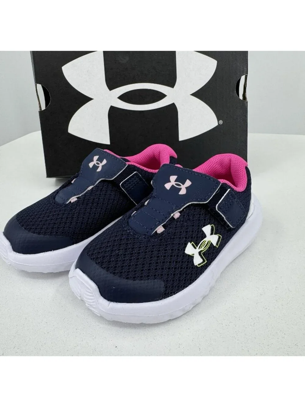 Under Armour Infant Girls Surge 4 AC Sneakers size 5 in Navy/Pink Hook-and-Loop